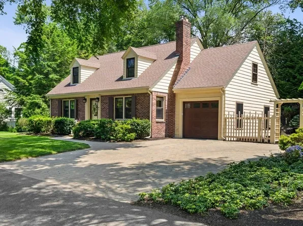 33 W Shore Dr, Marblehead, MA 01945