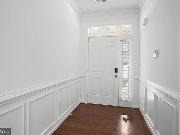 2nd image of 270 Williamsburg Cir