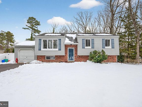 3rd image of 504 Ridgewood Ter