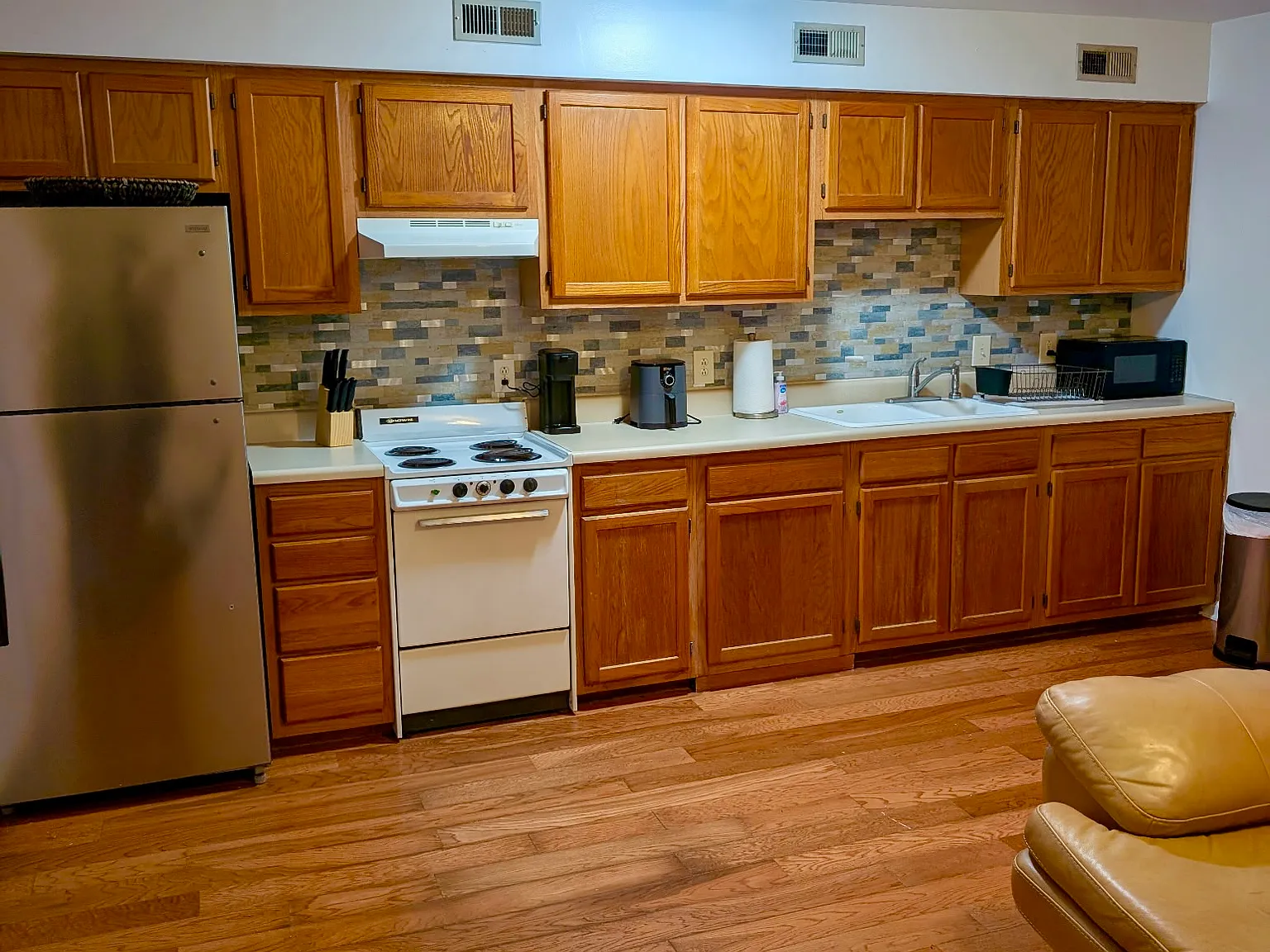 301 E Sullivan St | 6 — Photo 2