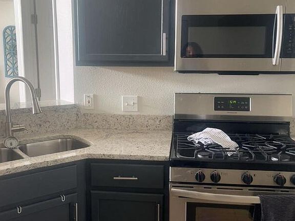 5th image of 359 Sir Phillips Dr