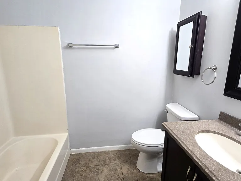 704 Vivian St — Photo 7