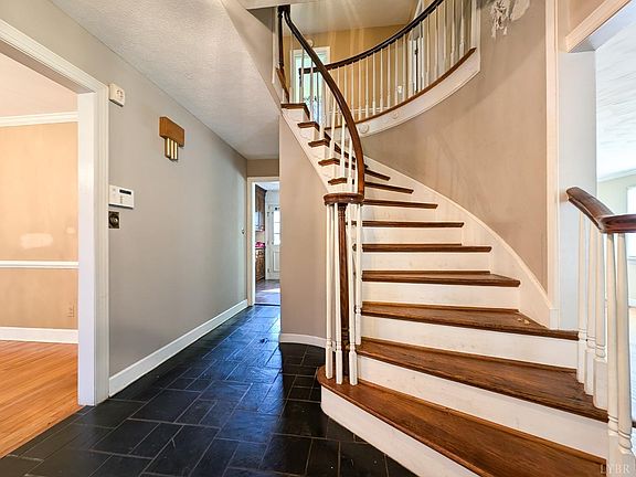 3rd image of 3820 Manton Ln