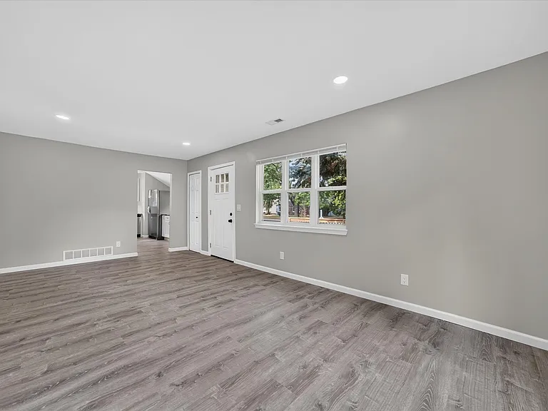 21150 Avon Ln — Photo 14