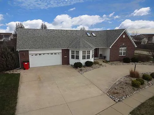 4002 Pebblebrook Ln photo 1