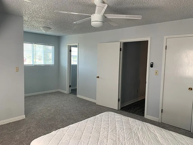 984 E Schirra Dr — Photo 15