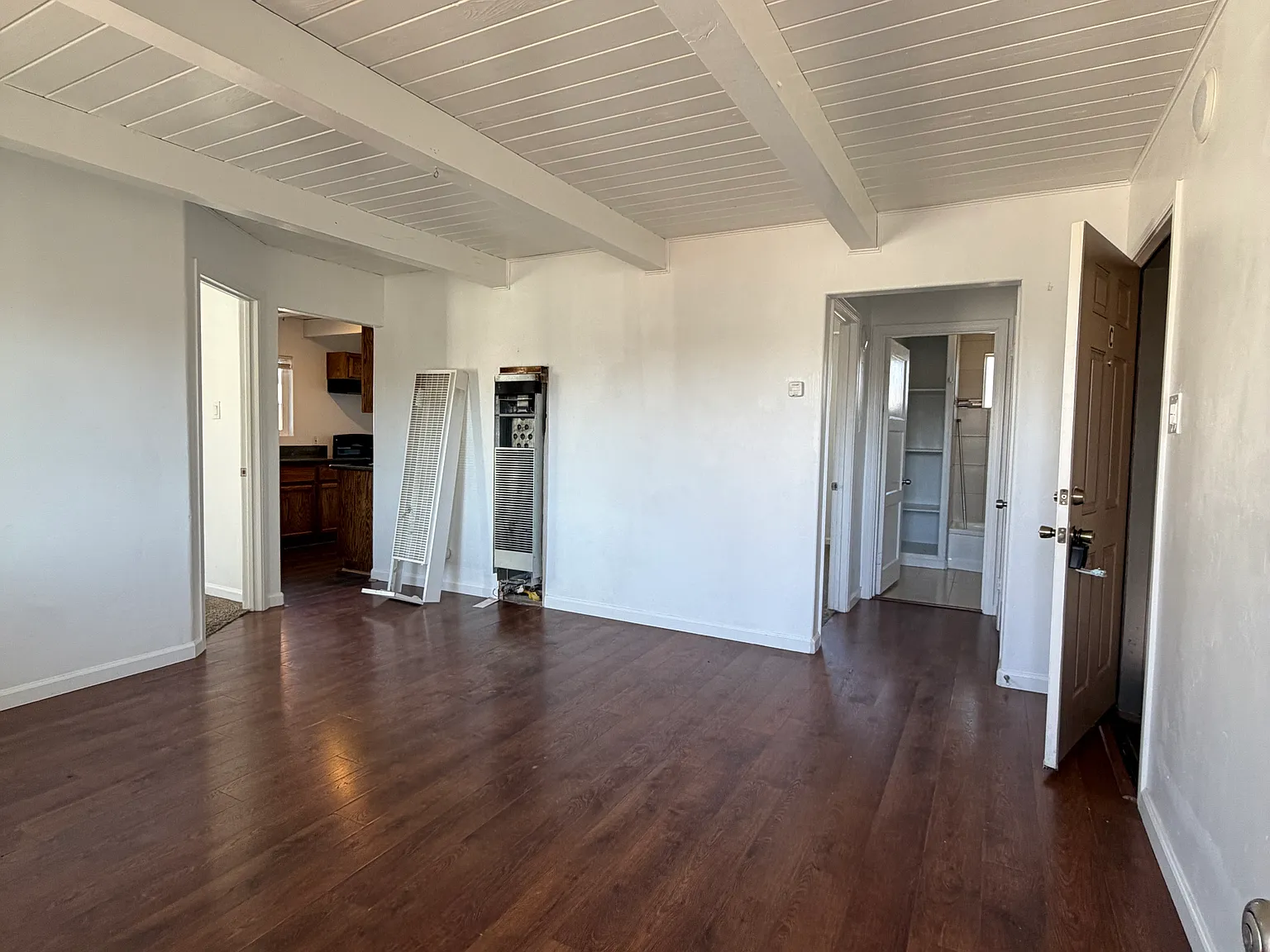 2 bed, 714 sqft, $1,350 — Photo 2