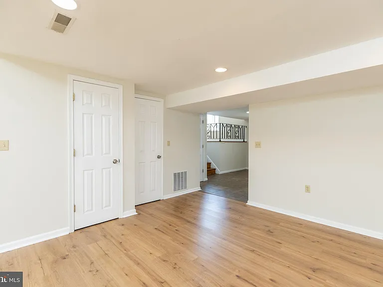 6013 Madeline Dr — Photo 11