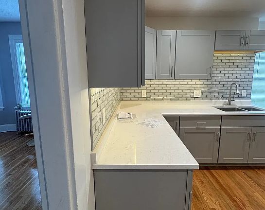 4th image of 20-22 Everett Sq #2B