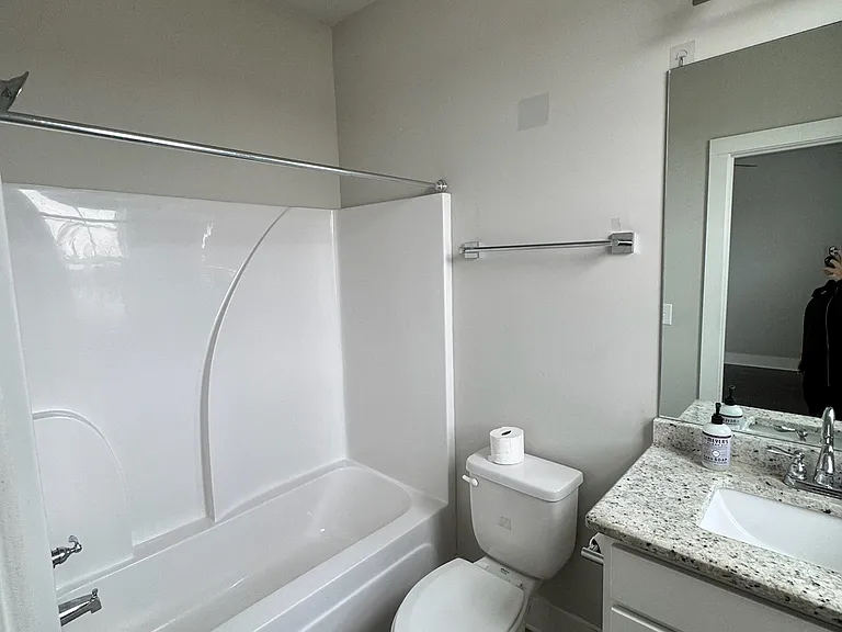 792 Cottage Park Dr — Photo 2