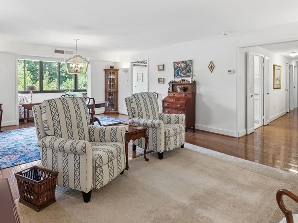 930 W Montgomery Ave #304, Bryn Mawr, PA 19010