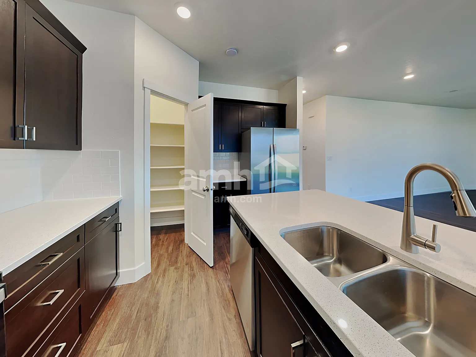3 bed, 2.5 bath, 1860 sqft, $2,390 — Photo 4