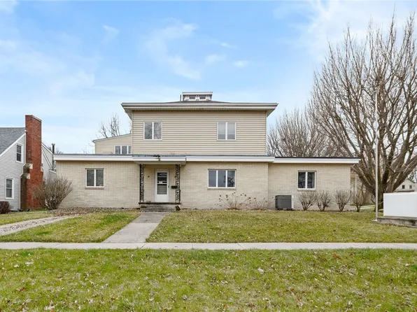 702 E Robinson St, Knoxville, IA 50138