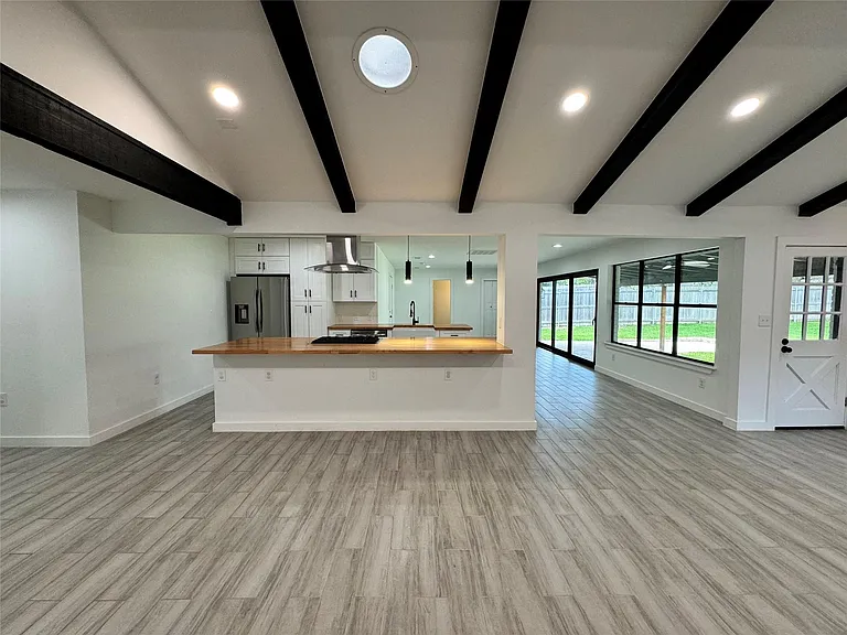 2500 Harrowden Dr — Photo 2