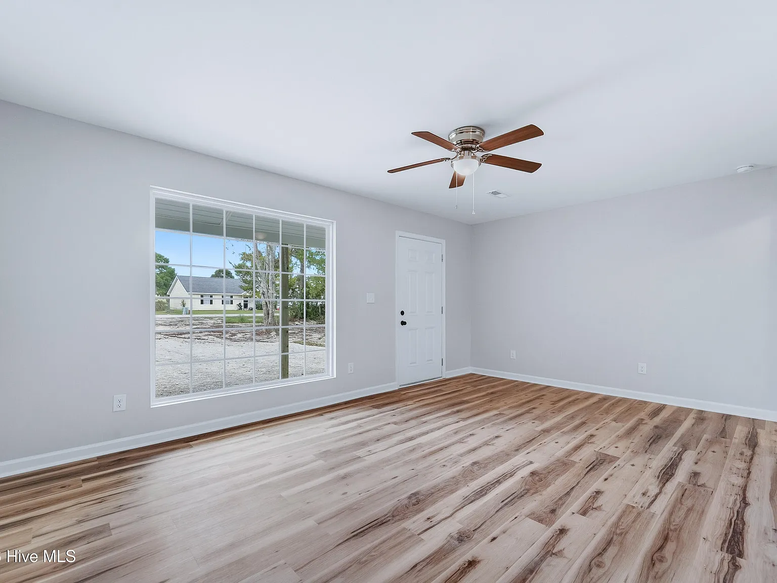 2 bed, 1.0 bath, 827 sqft, $1,395 — Photo 4