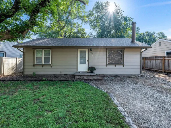202 N Park St, Maize, KS 67101