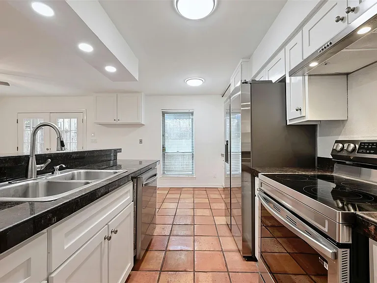 6637 Valleyside Rd — Photo 12