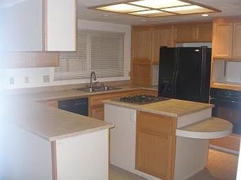 3rd image of 180 York Ct
