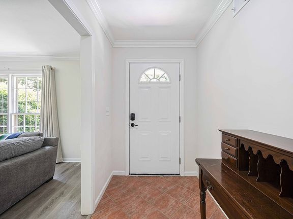 3rd image of 5715 Canterbury Dr