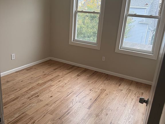 5th image of 99 Brown Pl
