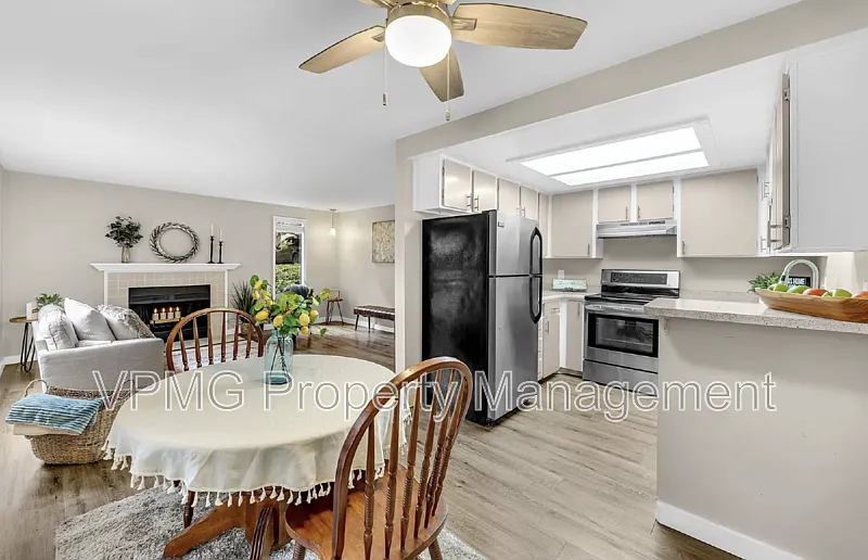 2 bed, 1.0 bath, 1000 sqft, $1,595 — Photo 3