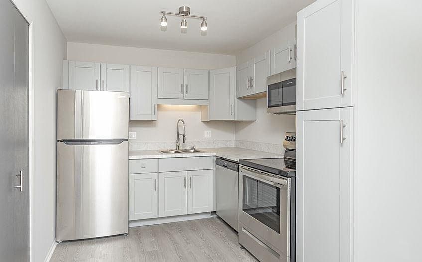 1st image of 8129 Independence Dr #2-3