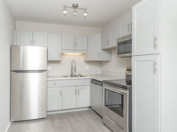 Balmoral Arms Apartments