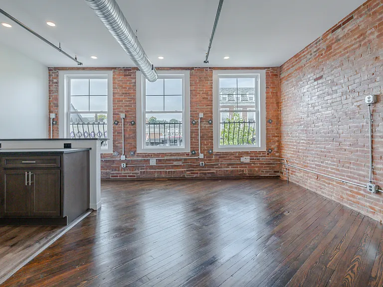 420 Main St #D — Photo 2
