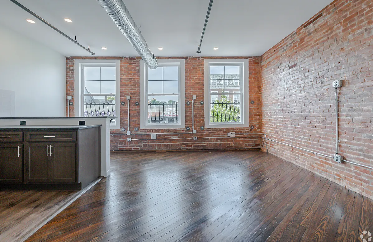 Building Photo - 420 Main St #D