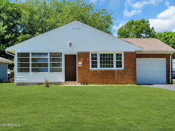 56 Bellflower Court, Toms River, NJ 08755