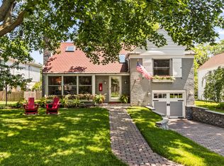 9 Williamsburg Ct, Evanston, IL 60203