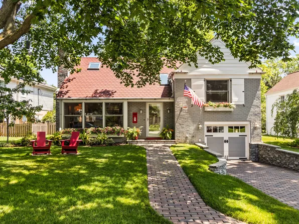 9 Williamsburg Ct, Evanston, IL 60203