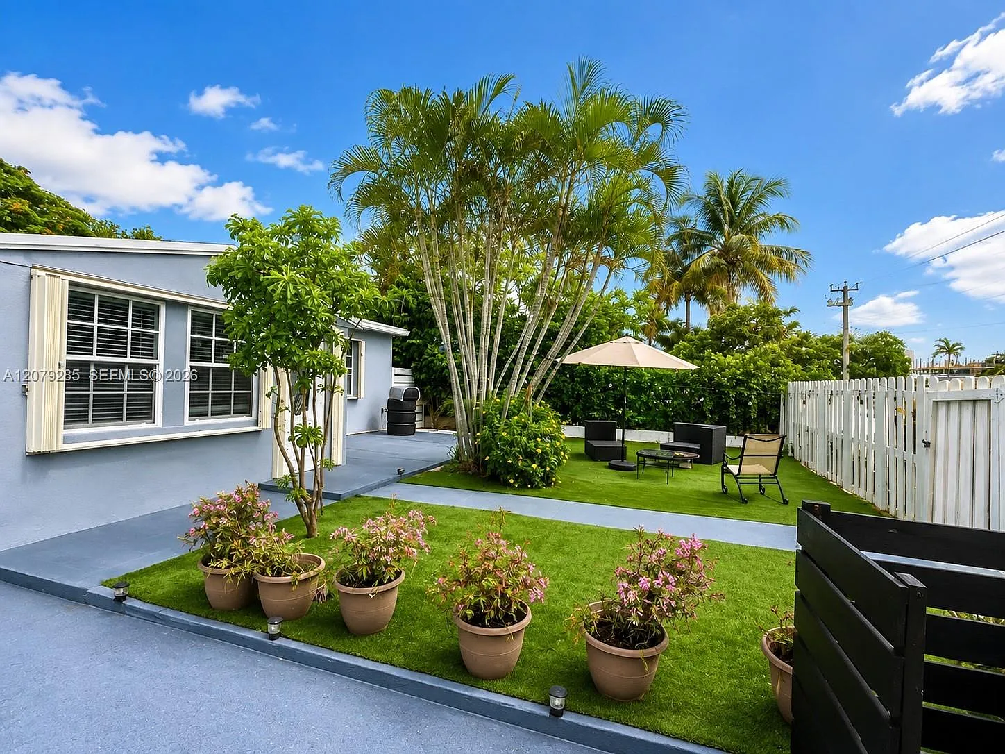 Lauderdale — Photo 4