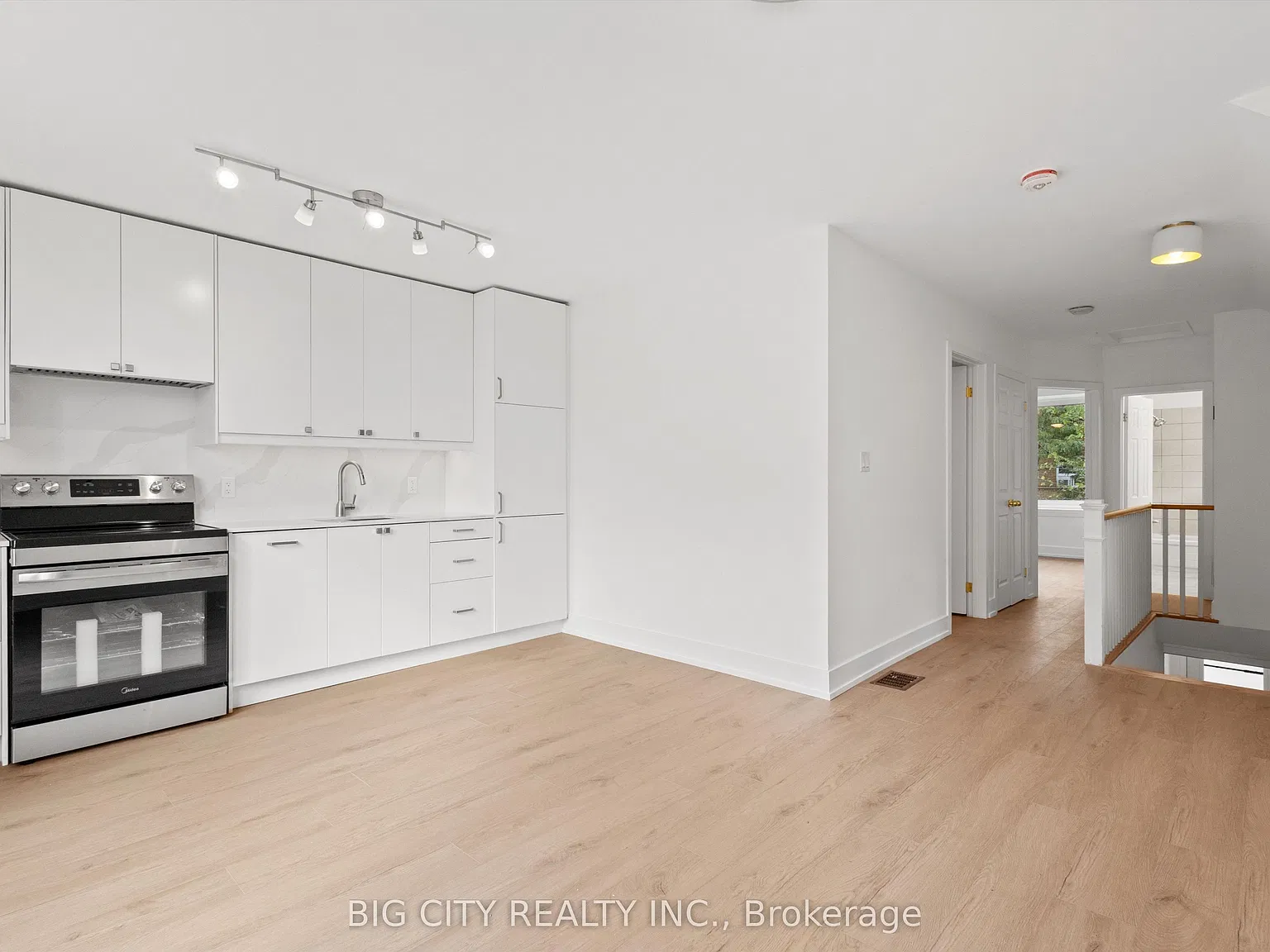 2 bed, $2,000 — Photo 3