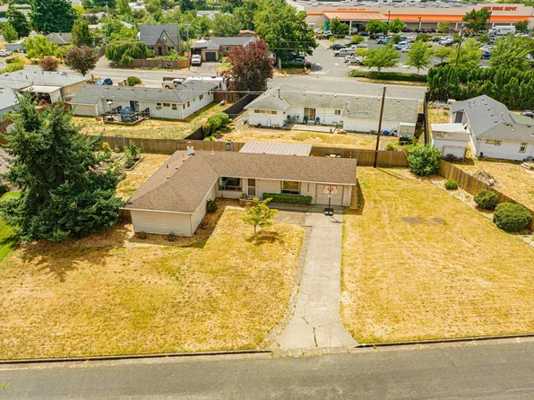 3530 Circle Dr SE, Albany, OR 97322