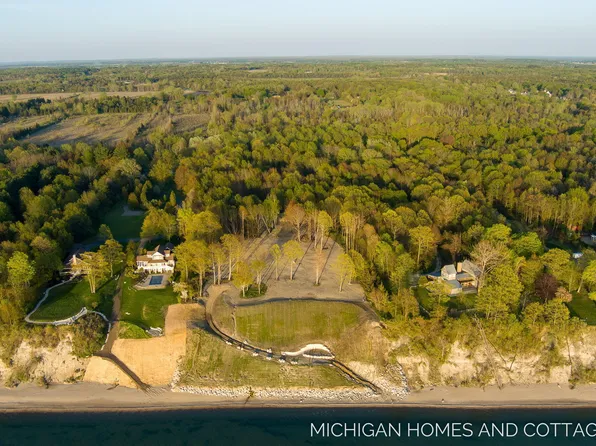 1485 71st St, Fennville, MI 49408