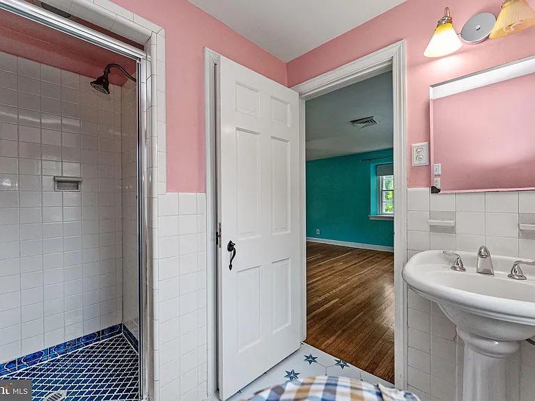 471 Athens Ave — Photo 26