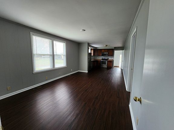 3rd image of 2221 Green Acres Dr