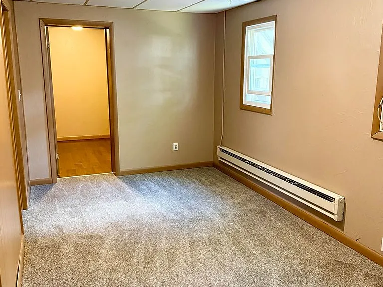 102 E Middle St — Photo 9