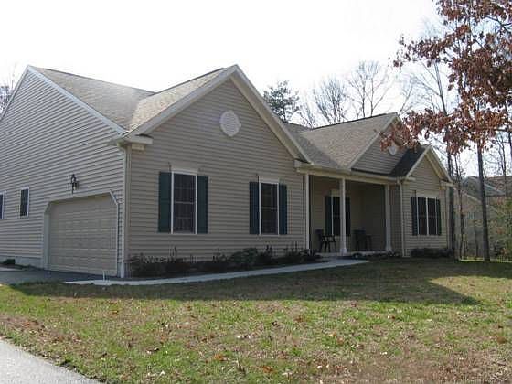 1st image of 7 Jasmine Dr