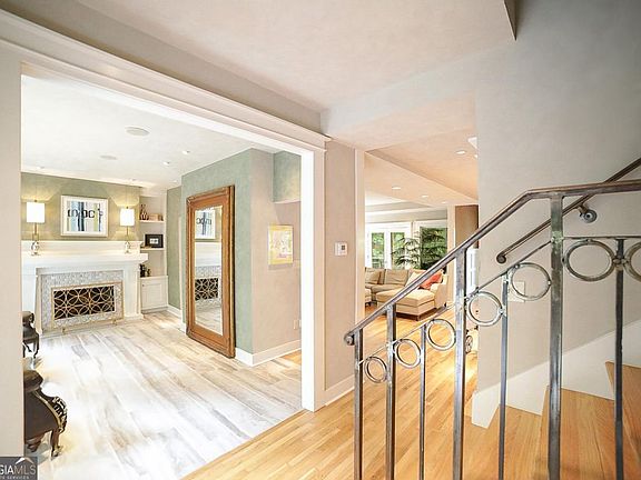 3rd image of 500 Kingston Rd