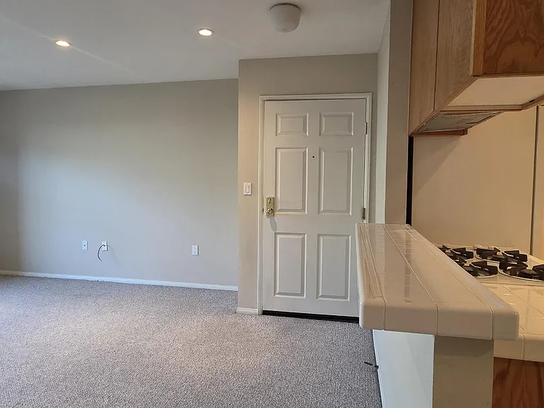 4501 Cedros Ave #237 — Photo 8
