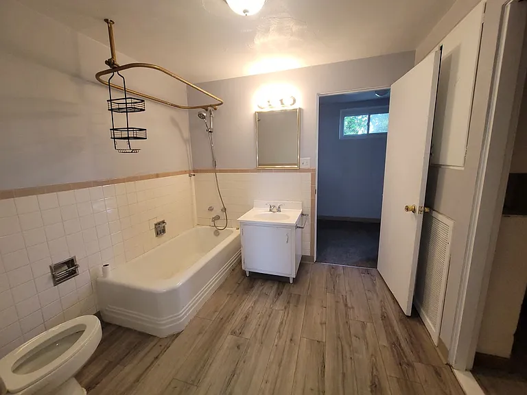 114 Thompson St — Photo 8
