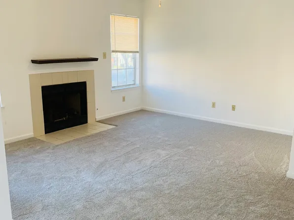 12817 Daybreak Cir, Newport News, VA 23602