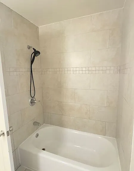 7350 Pickering Ave #8 — Photo 20