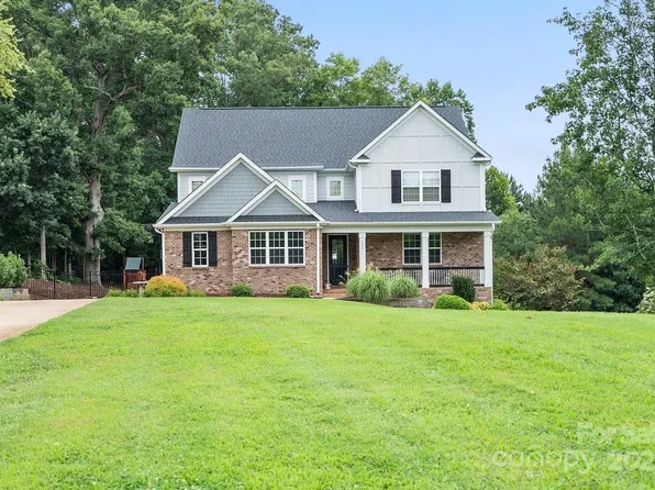 155 Pine Mist Dr, Mooresville, NC 28117