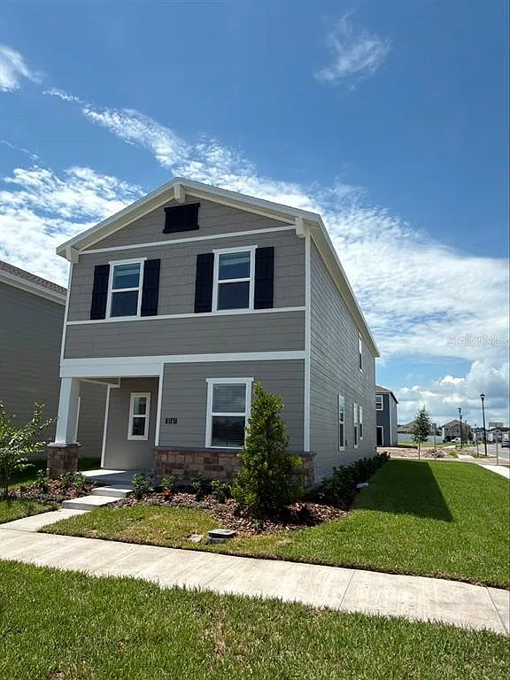 4 bed, 2.5 bath, 2071 sqft, $2,500 — Photo 2
