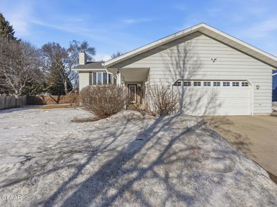 512 40th Ave S, Grand Forks, ND, 58201