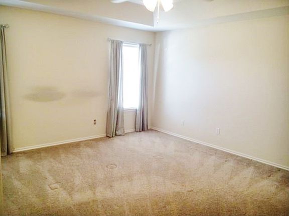 4th image of 632 SW 159th St