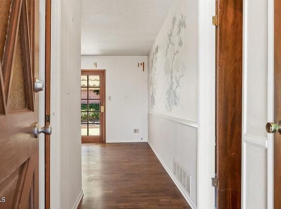 5th image of 378 Arnett Ave